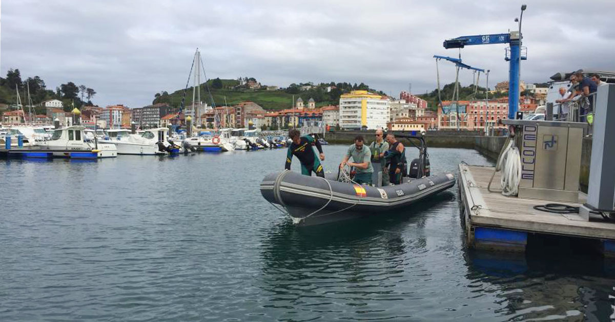 El GEAS en el puerto de Ribadesella, halló al buzo fallecido el sábado El GEAS en el puerto de Ribadesella